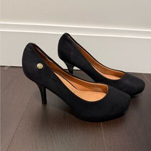 Chic Black Heels with Gold Accent